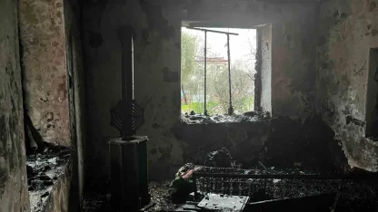 Evinde çıkan yangında ağır yaralanan yaşlı kadın hayatını kaybetti