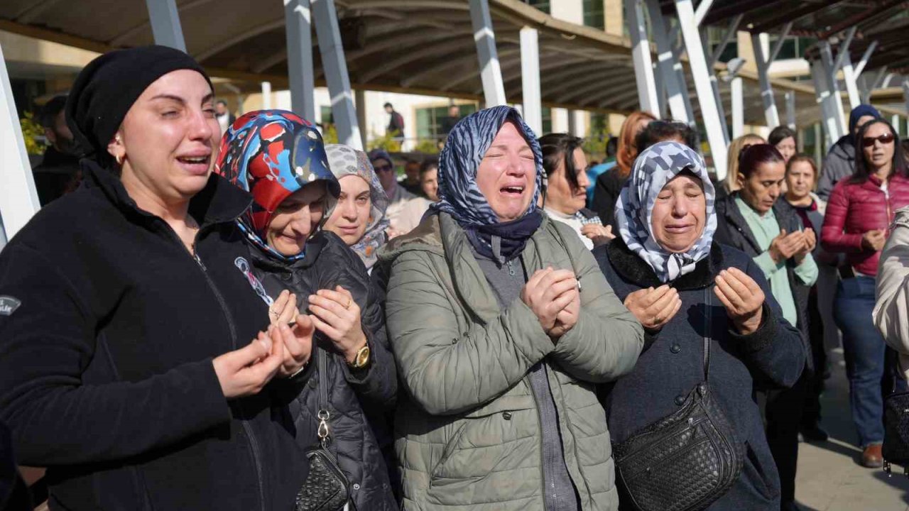 Görev yaptığı adliyede ölü bulunan güvenlik görevlisi gözyaşlarıyla uğurlandı