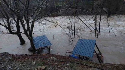 Gündoğmuş’ta sağanak, Uçansu Şelalesi’ni coşturdu
