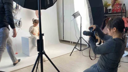 İkiz bebeklerinin fotoğraflarını çekerek başladı, evinin bir odasını stüdyoya çevirdi