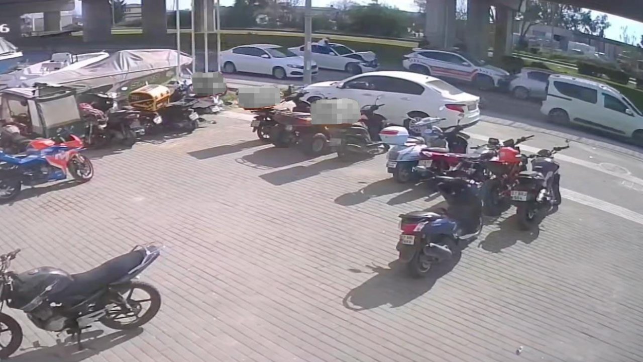 Jandarma trafik aracına çarpıp kaçtılar, yakalanınca ikisi birden ‘aracı ben kullanıyordum’ dediler