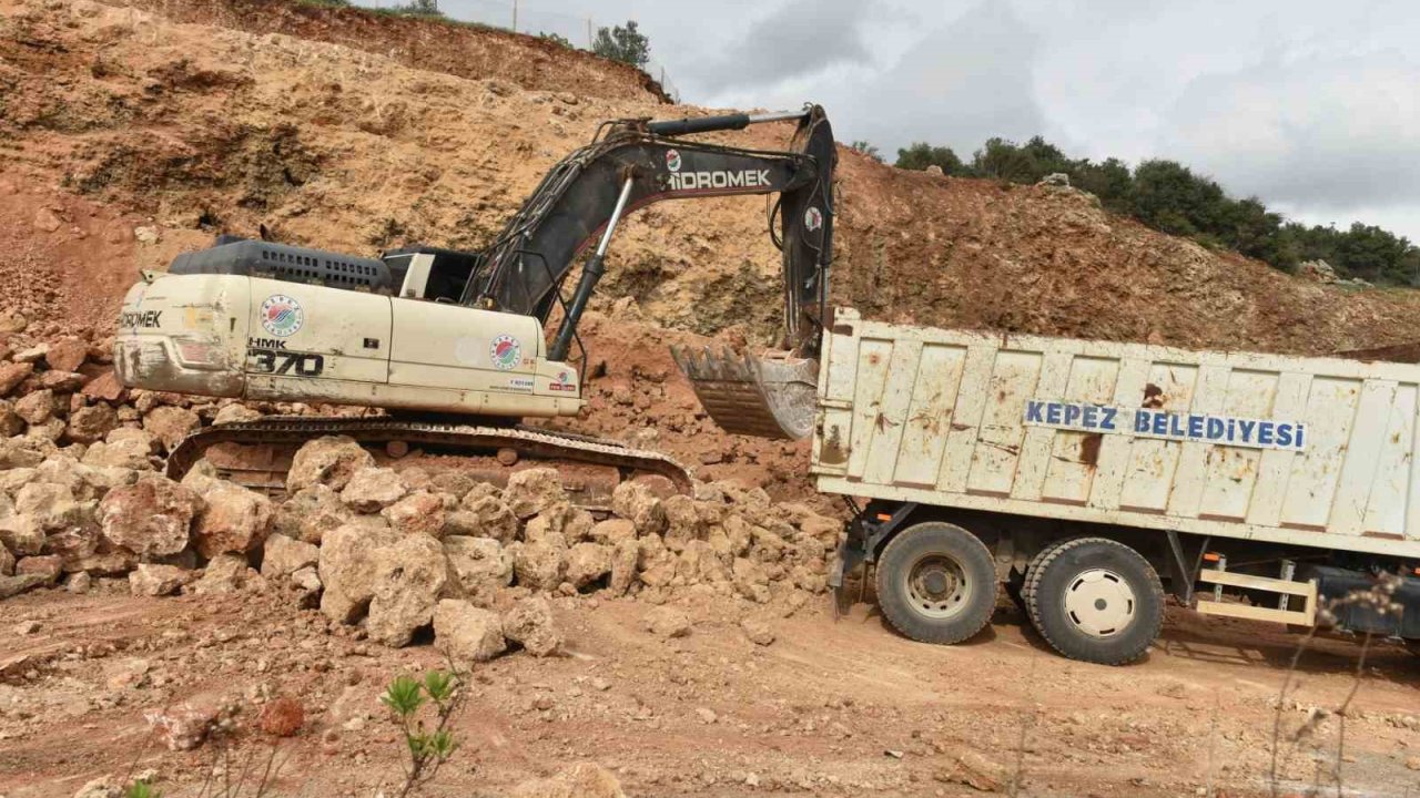 Kepez’de heyelan riskine müdahale