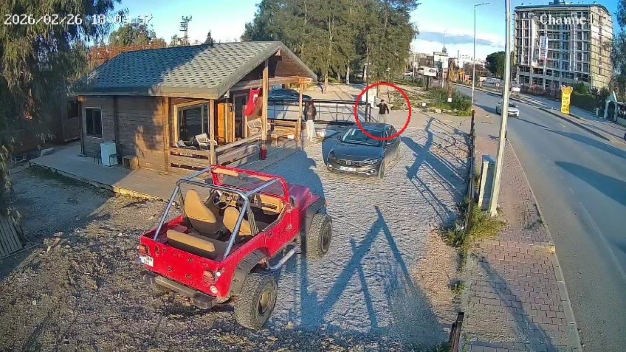 Müşteri sanıp tokalaştığı şahsın silahlı saldırısında ölümle burun buruna geldi