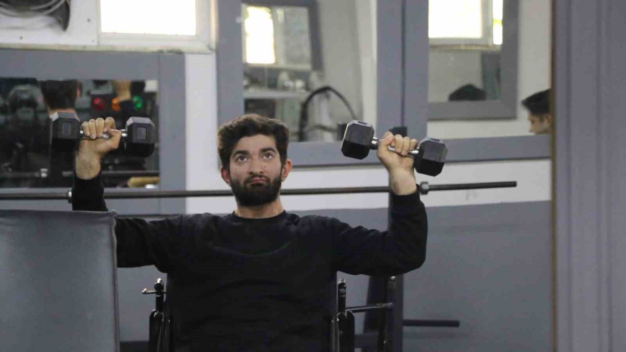 Serebral palsi hastası genç sporla hayata tutundu