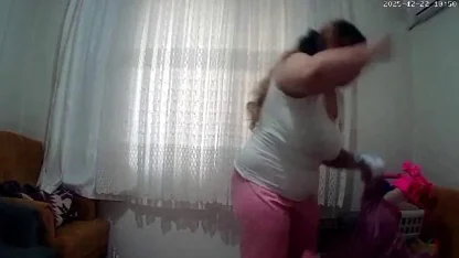 Şüphe üzerine koyduğu kameradan bebeğine şiddet çıktı