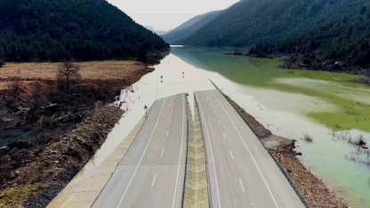 Yağmur ve sel sularının kapattığı Antalya-Konya Kara yolunda sular henüz çekilmedi