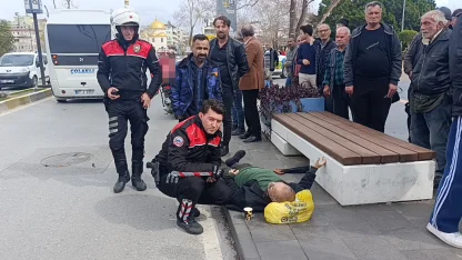 Yolun karşısına geçerken motosikletin çarptığı yaya yaralandı