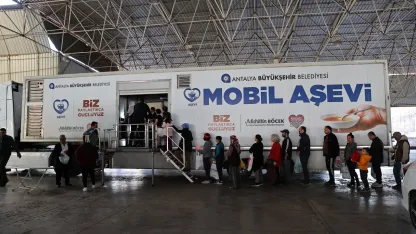 Mobil Aşevi iftar öncesi kent sakinleriyle buluşuyor