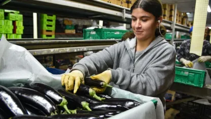 Türkiye'nin sebze tüketiminin yarısını karşılayan Antalya Hali'nden 64 ülkeye ihracat