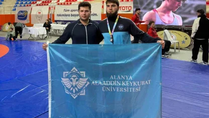 ALKÜ’lü öğrenci güreş şampiyonasından madalyayla döndü
