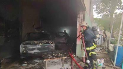 Antalya’da oto boyama atölyesindeki yangında iki iş yeri zarar gördü