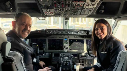 Baba ve kız aynı kokpitte: 42 yıllık pilot gökyüzüne kızıyla veda etti