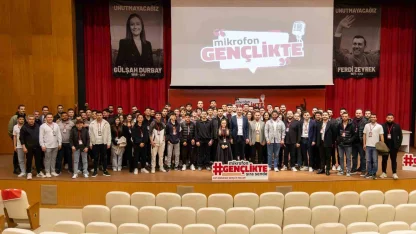 Başkan vekili Çiçek: "Mikrofon Gençlikte" programının ilk konuğu oldu