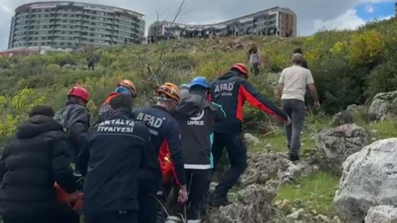 Dengesini kaybederek kayalıklardan düşen kadını ekipler kurtardı