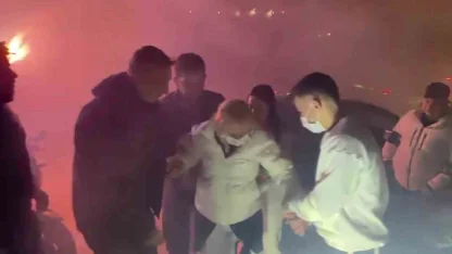 Hastanede tedavi gören kanser hastası kadına arkadaşlarından 8 Mart sürprizi