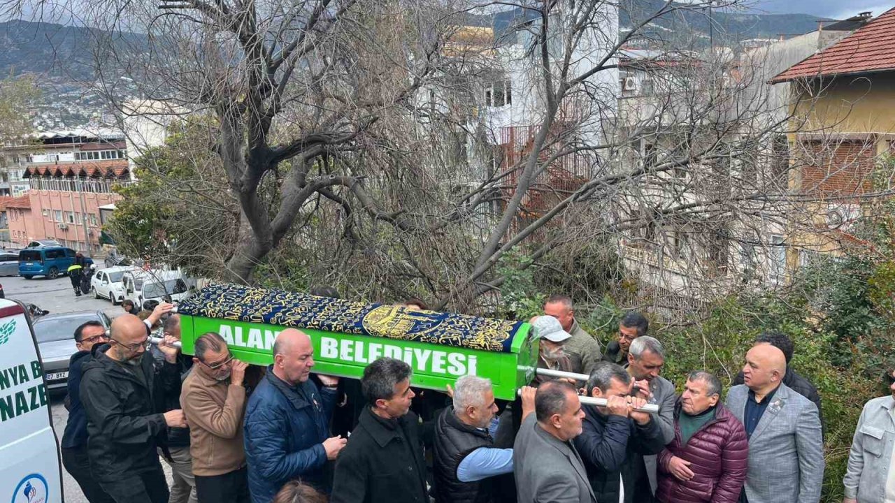 Hayatını kaybeden gazeteci Fazıl Tunç son yolculuğuna uğurlandı