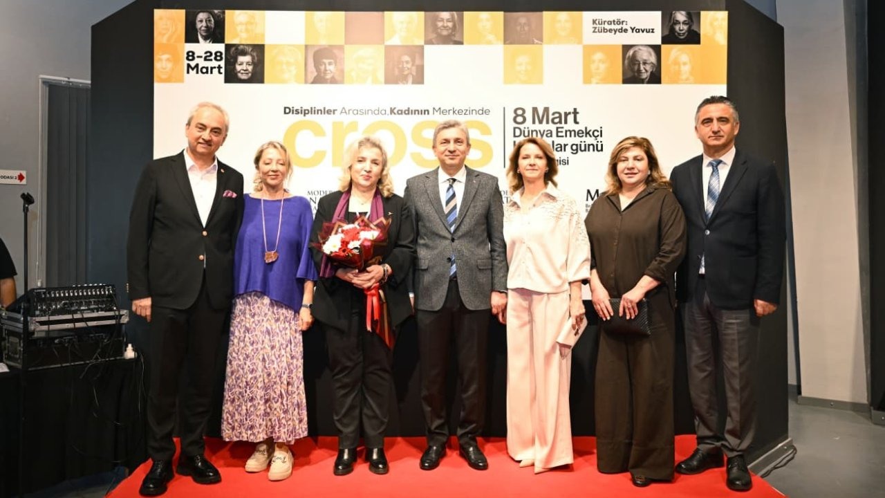 Kadın sanatçıların eserleri 'Cross' sergisinde