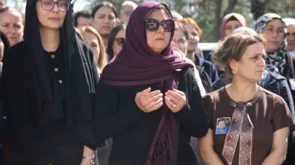 Kanser nedeniyle hayatını kaybeden çocuk doktoru için hastanede tören düzenlendi