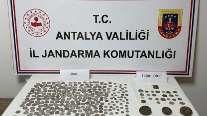 Kaş’ta tarihi eser kaçakçılığı operasyonu: Çok sayıda obje ve gümüş sikke ele geçirildi