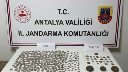 Kaş’ta tarihi eser kaçakçılığı operasyonu: Çok sayıda obje ve gümüş sikke ele geçirildi