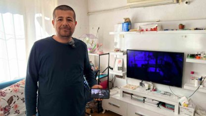 Keçilerine olan sevgisini teknolojiyle birleştirdi, anbean onları izliyor