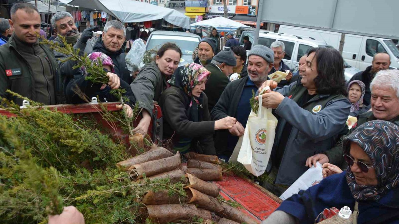 Korkuteli Orman İşletme Müdürlüğü 1000 fidan dağıtımı yaptı