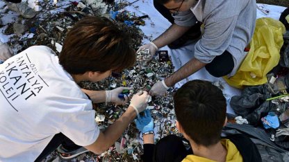 Lara Sahili’nde öğrencilerden bilimsel temizlik