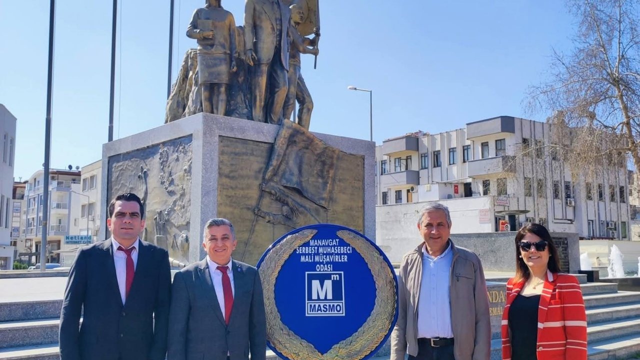 Muhasebe Haftası'nda çelenk sunumu