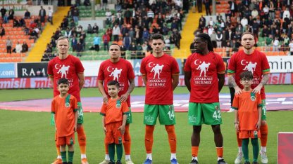 Trendyol Süper Lig: Corendon Alanyaspor: 2 - Kocaelispor: 0 (İlk yarı)