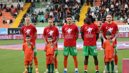 Trendyol Süper Lig: Corendon Alanyaspor: 2 - Kocaelispor: 0 (İlk yarı)