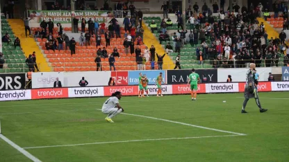 Trendyol Süper Lig: Corendon Alanyaspor: 5 - Kocaelispor: 0 (Maç sonucu)