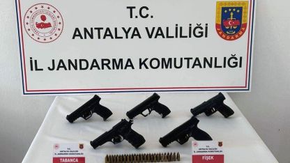 Şok yol uygulamasında 5 ruhsatsız tabanca ele geçirildi