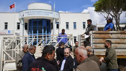 Hortum ve yağıştan zarar gören Kumlucalı çiftçilere sera naylonu desteği