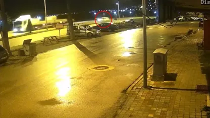 Otomobilin göl kenarına uçtuğu kaza kamerada