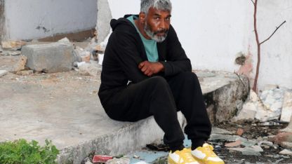 Felç geçiren kamyon şoförü, sokakta yaşam mücadelesi veriyor