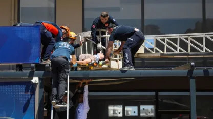 4'üncü kattan tentenin üzerine düşüp yaralandı
