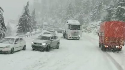 Alacabel’de nisan ayında kar sürprizi, sürücüler zor anlar yaşadı