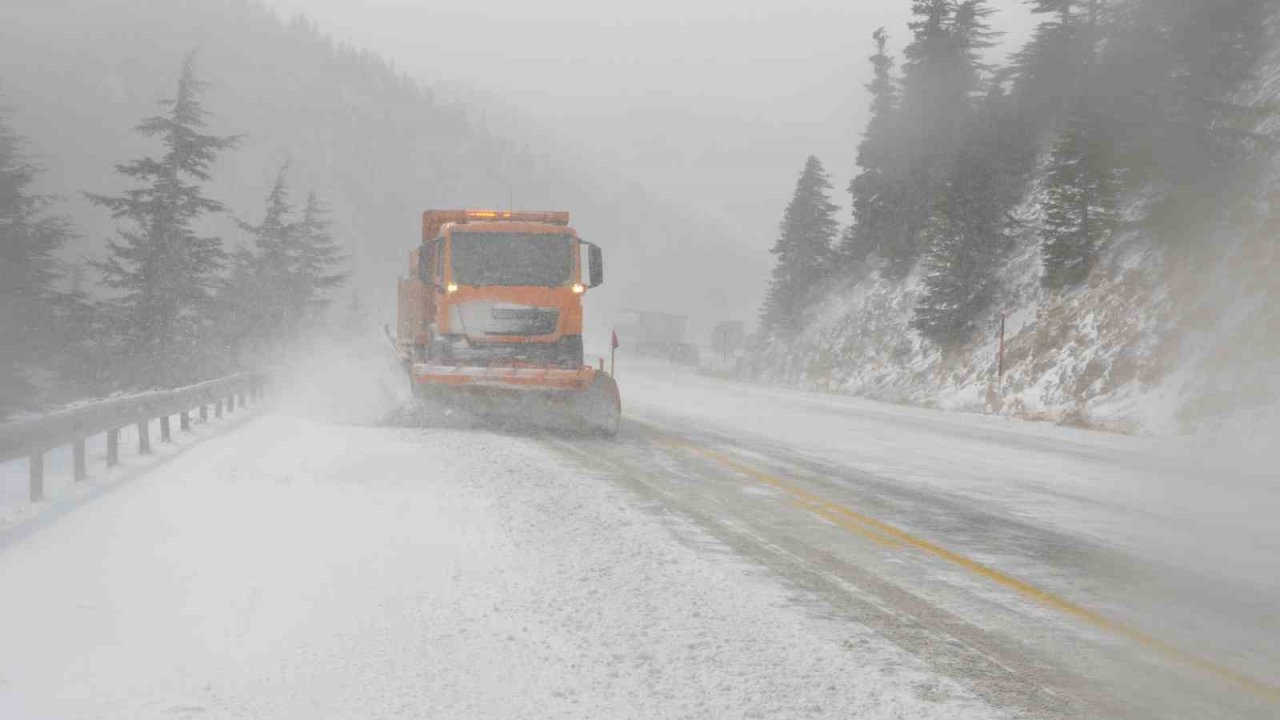 Antalya-Konya karayolunda kar yağışı başladı