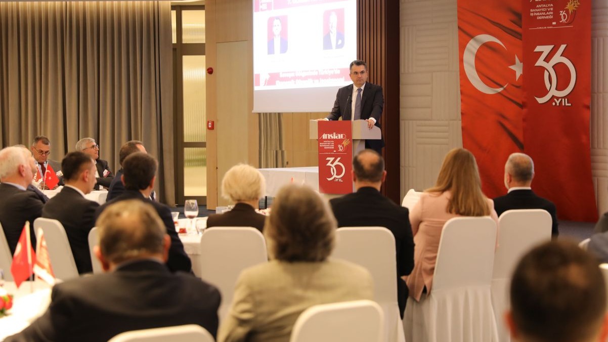 'Antalya, küresel ligde aşık atacak bir yıldız şehirdir'