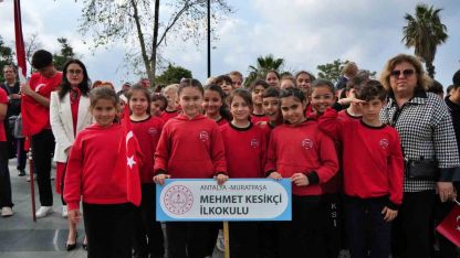 Antalya’da 23 Nisan kutlamaları çelenk sunma töreniyle başladı