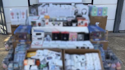 Antalya’da 3,5 milyon liralık kaçak elektronik eşya ve oyuncak ele geçirildi