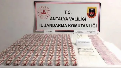 Antalya’da bir araçta yapılan aramada uyuşturucu madde ele geçirildi