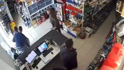 Antalya’da depremi fark edince sokağa fırladılar