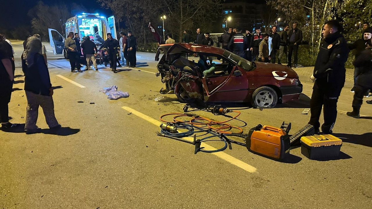Antalya'da otomobiller çarpıştı: 1 ölü, 5 yaralı
