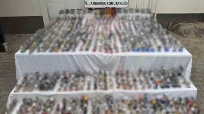 Antalya’da piyasa değeri 15 milyon lira olan kaçak gözlük ve saatler ele geçirildi