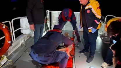 Demre Kaleköy’de rahatsızlanan kişi, sahil güvenlik botuyla tahliye edildi