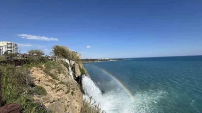 Düden Şelalesi’nde gökkuşağı hayran bıraktı