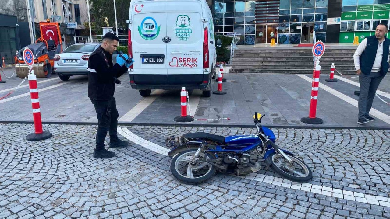 Elindeki pompalı tüfekle belediye binasına ateş açtı