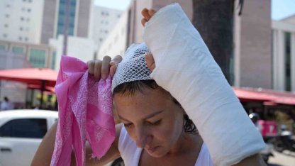 Eşini sokak ortasında sopayla darbettiği iddia edilen sanığa 19 yıl hapis