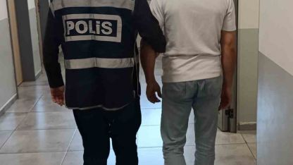 Kendisini polis ve savcı olarak tanıtıp 3 milyon 300 bin liralık vurgun yaptı
